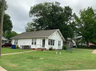 724 S West St, West, OK 74074