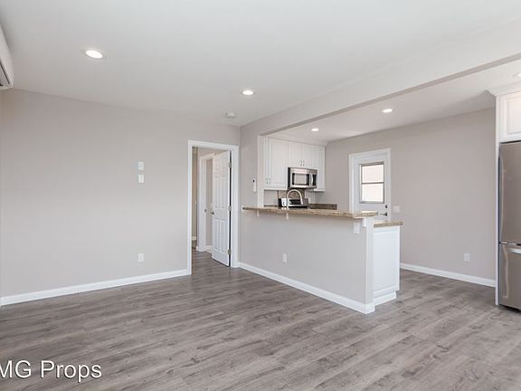 5th image of 4641 Wilson Ave
