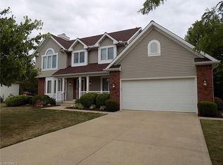 335 Ravenglass Blvd, Amherst, OH 44001