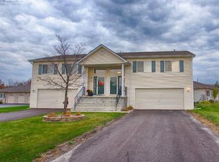 9337 Parkview Cir, Grand Blanc, MI 48439