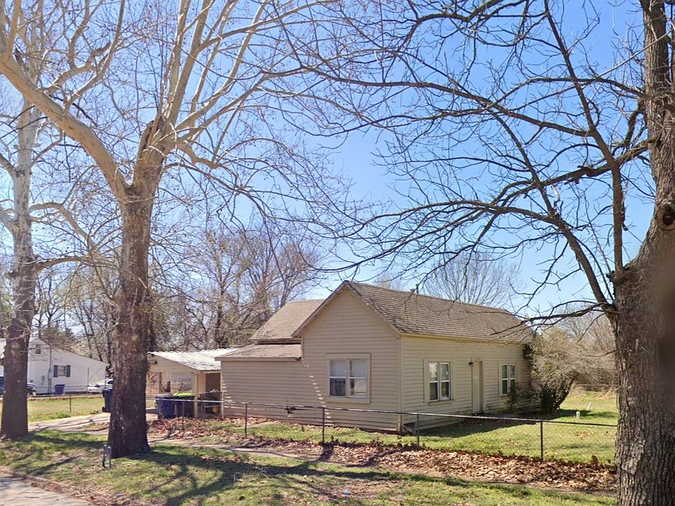 2nd image of 702 W Apache St