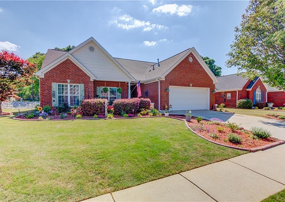 1st image of 381 Crossroads Dr