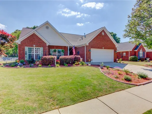 381 Crossroads Dr, Social Circle, GA 30025