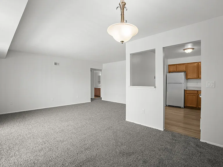 Willow Tree Apartments — Photo 29