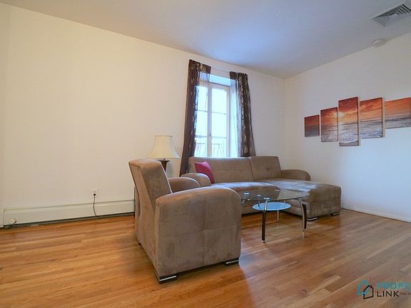 3rd image of 145 Mulberry St #C