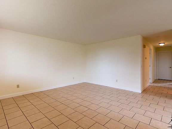 4th image of 2360 Carron Dr