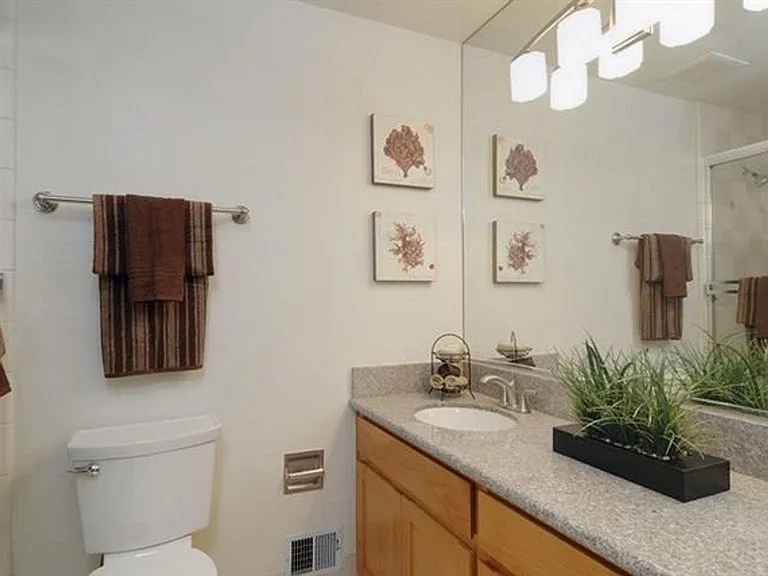 415 Pinehurst Ave — Photo 9