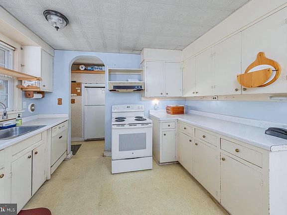 5th image of 334 Lincoln Ave
