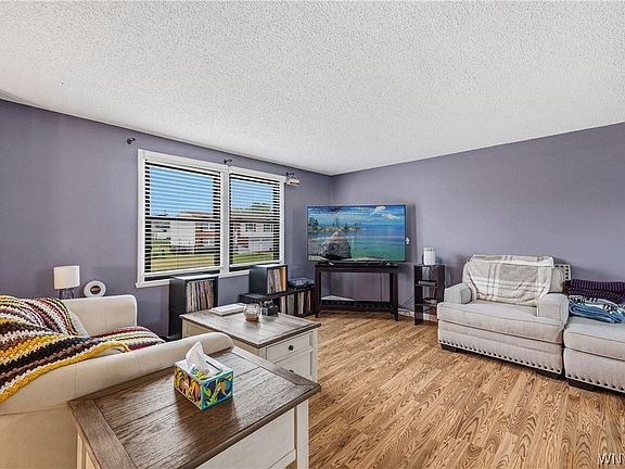 5th image of 100 W Bihrwood Dr