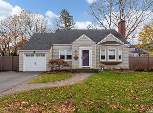 23 East St, Syosset, NY 11791
