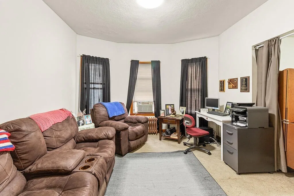 2 bed, 800 sqft, $2,400 — Photo 2