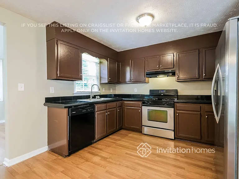 2711 Spring Ridge Cir — Photo 10