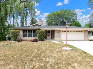 3653 S 52nd St, Greenfield, WI 53220