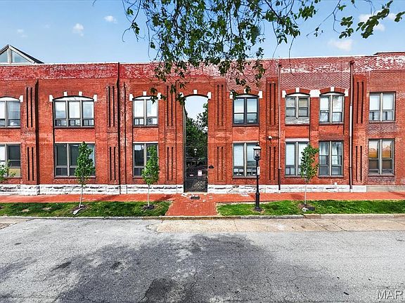 2nd image of 1523 S 10th St APT 215