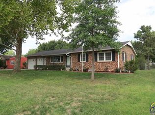 930 NW Pleasant Hill Ln, Topeka, KS 66618