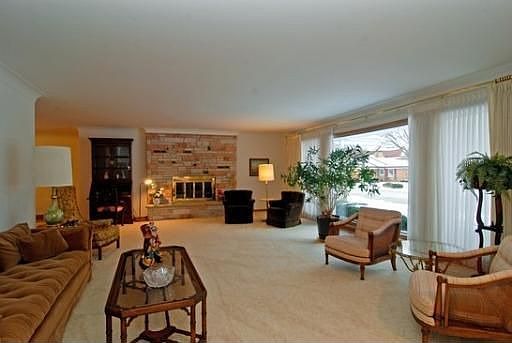 3rd image of 6568 N Sauganash Ave