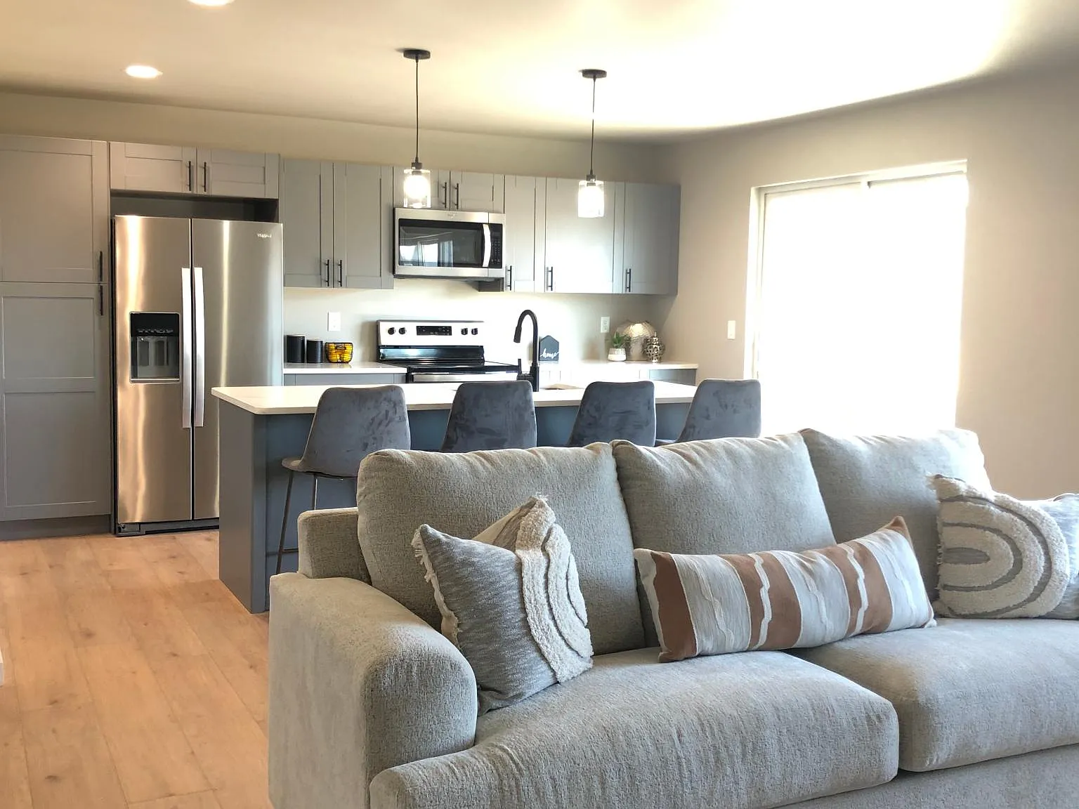 3 bed, 2.5 bath, 1711 sqft, $2,250 — Photo 3