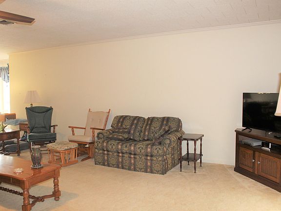 3rd image of 1609 Tanglewood Dr