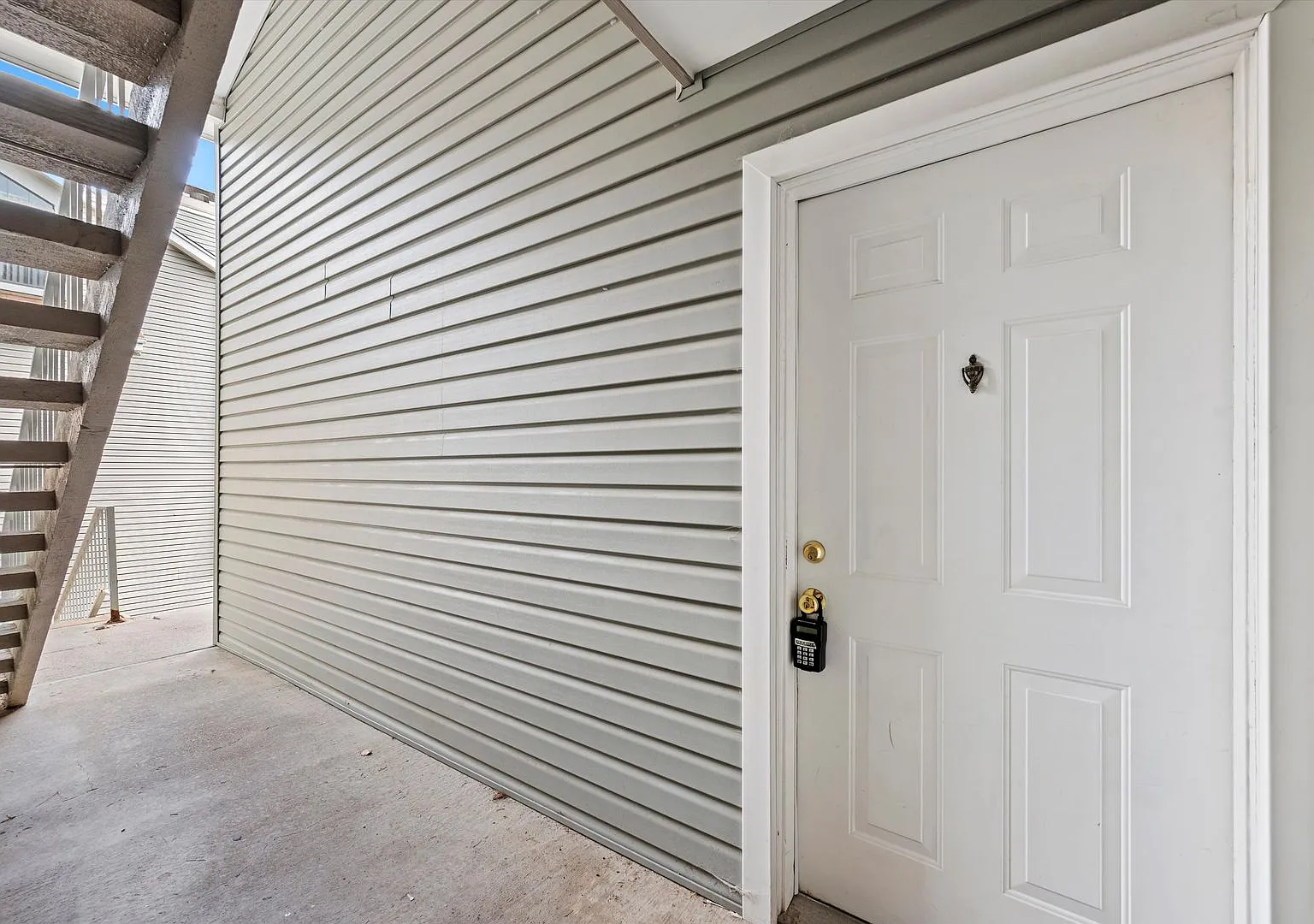 Bright & Inviting 1-Bedroom Aurora Condo with Private Patio — Photo 4