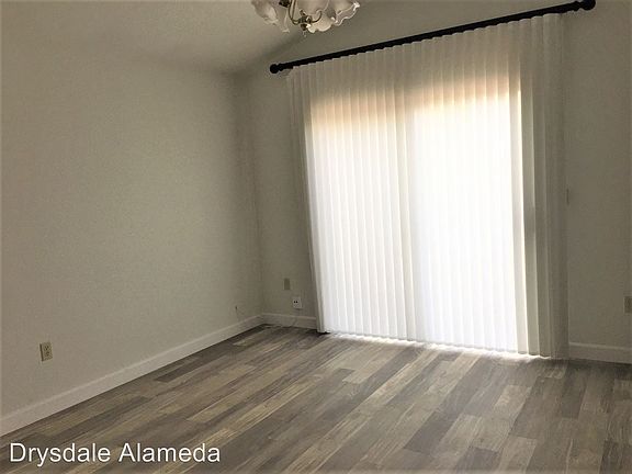 5th image of 3457 Catalina Ave