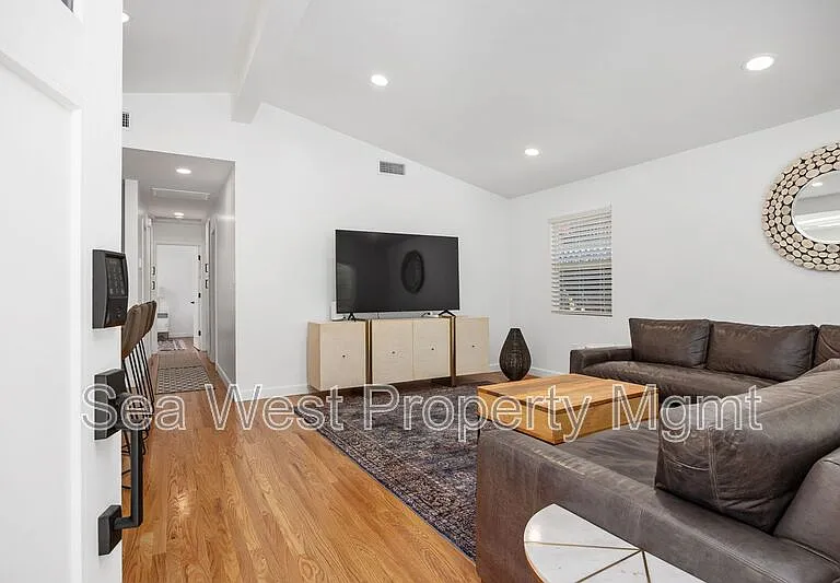 778 Del Riego Ave — Photo 3