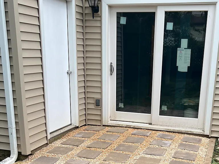 139 Lowell Ct — Photo 16