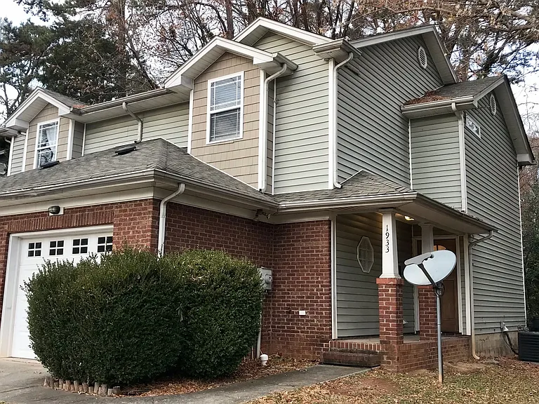 1933 Shamrock Dr — Photo 1