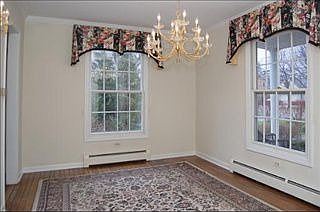4th image of 1010 W Campbell St