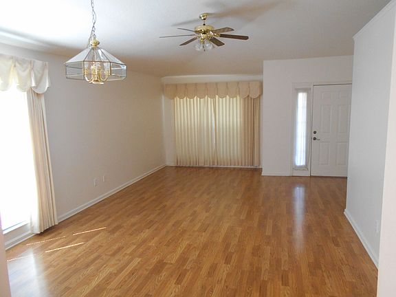 3rd image of 203 Hazelwood Ct