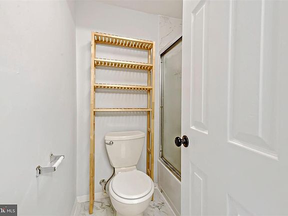 3rd image of 17 Radnor Ct