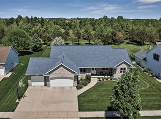 73 Bellevue Pl, Appleton, WI 54913