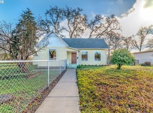 138 N River Rd, Cottage Grove, OR 97424