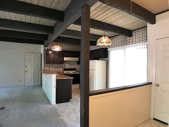 4th image of 2820 Park Cir