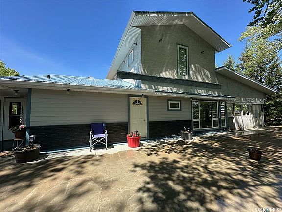 2nd image of 441 2nd St