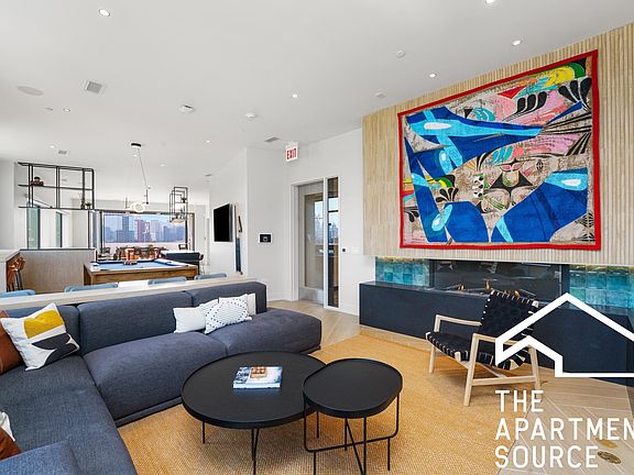 5th image of 670 N May St #513