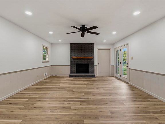 5th image of 632 Spruce Ct