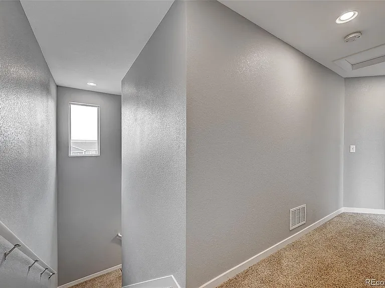 589 S 3rd Ave — Photo 11