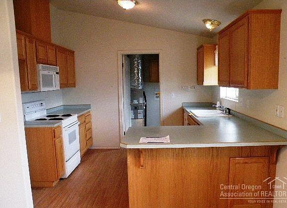 3rd image of 2295 NE Cherry Loop