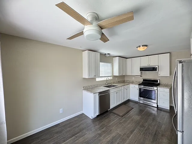1448 Pleasant St — Photo 1