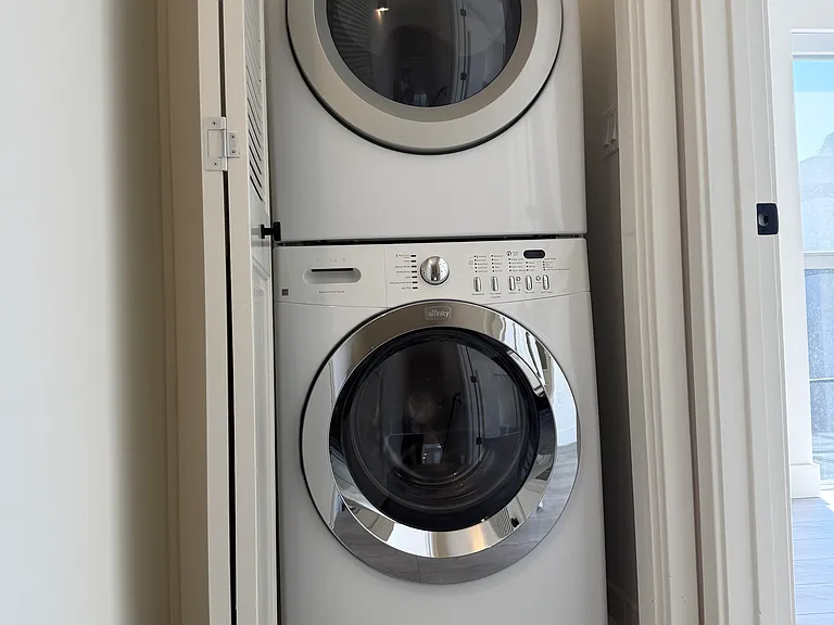300 Linden St #1 — Photo 6