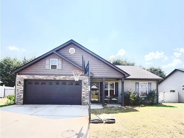 8 Robin Dr, Anderson, SC 29626