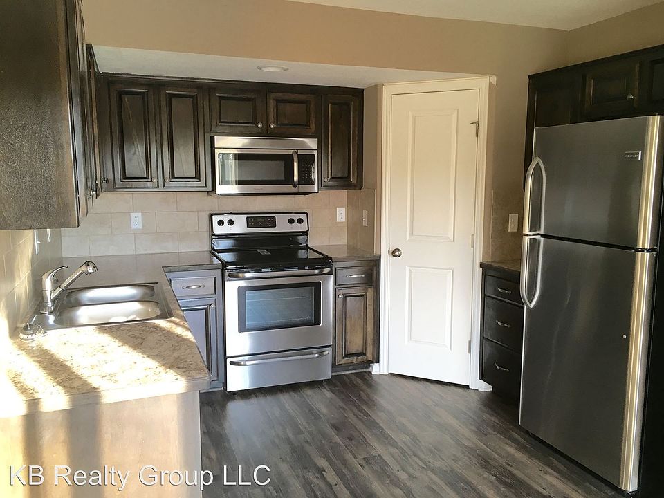 1st image of 1524 NE Erin Ct