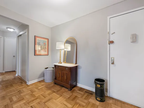 255 Fieldstone Terrace image 7 of 13