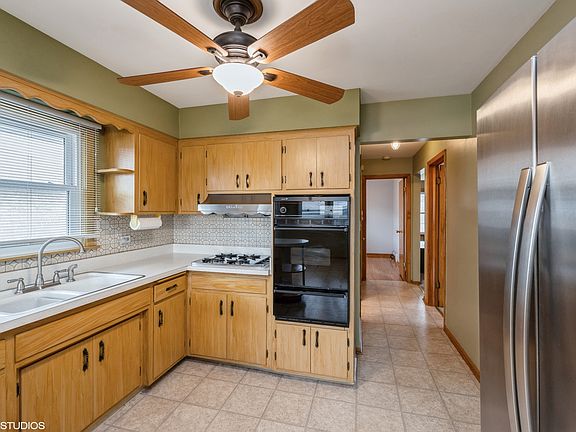 3rd image of 505 Buckthorn Ln