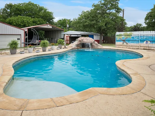 9716 Windsor Cir, Fort Worth, TX 76140