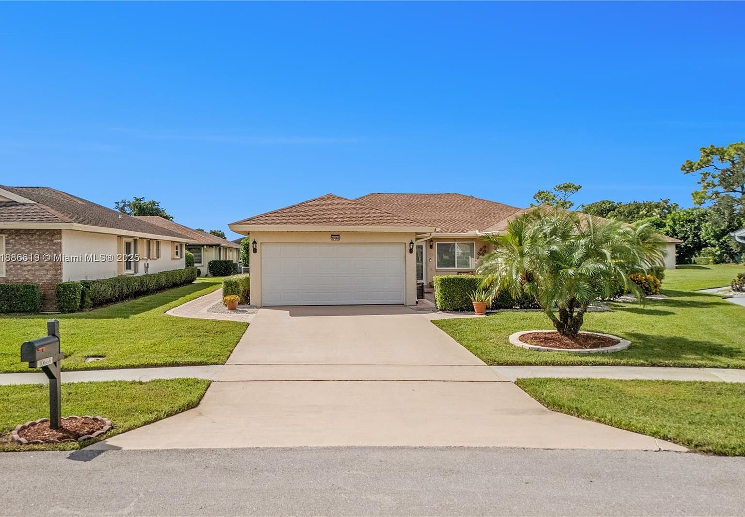 10668 Greentrail Dr S