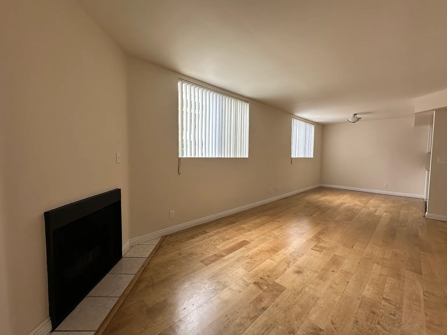 2 bed, 2.5 bath, 1100 sqft, $3,195 — Photo 2