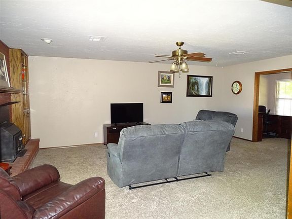 3rd image of 2018 Crestline Dr