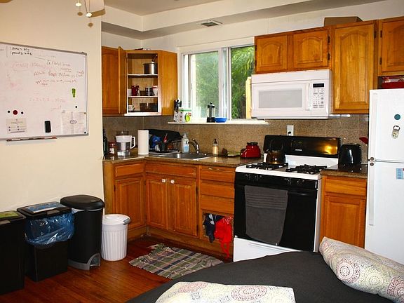 3rd image of 266 9th St #3