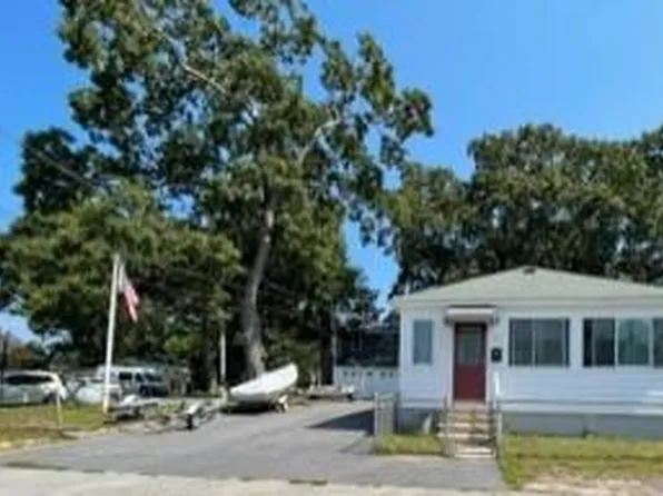 59 Beach Point Dr, Riverside, RI 02915